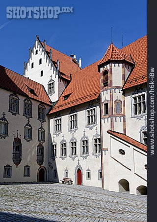
                Hohes Schloss                   