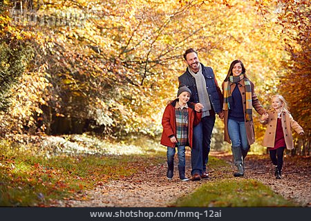 
                Wald, Spaziergang, Herbstspaziergang, Familienausflug                   