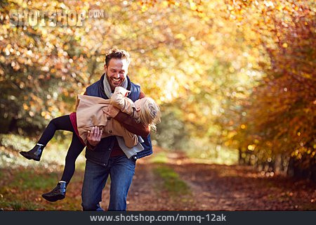 
                Vater, Spielen, Tochter, Herbstspaziergang                   