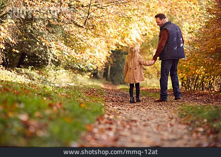 
                Vater, Glücklich, Waldweg, Tochter, Herbstspaziergang                   