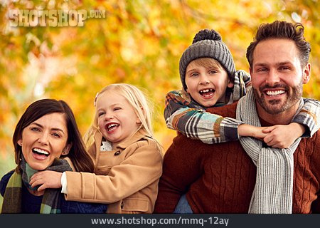 
                Glücklich, Herbst, Familie, Huckepack                   