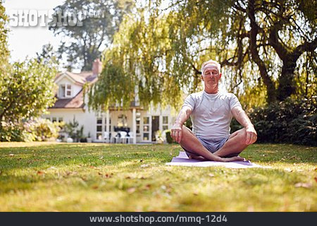 
                Senior, Garten, Meditation, Yoga                   