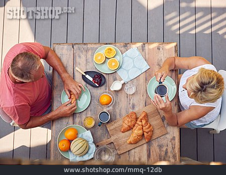 
                Sommer, Frühstück, Terrasse, Seniorenpaar                   