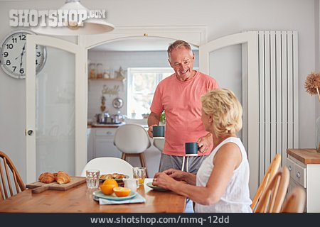 
                Frühstück, Esstisch, Seniorenpaar                   