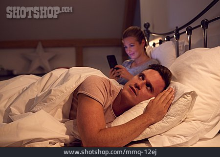 
                Paar, Schlaf, Smartphone, Unterschiedlich, Schlaflos, Stören                   