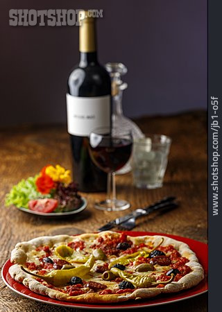 
                Rotwein, Abendessen, Pizza Diabolo                   