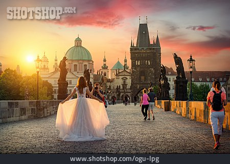 
                Sonnenuntergang, Fotograf, Prag, Braut, Karlsbrücke, Fotomotiv                   