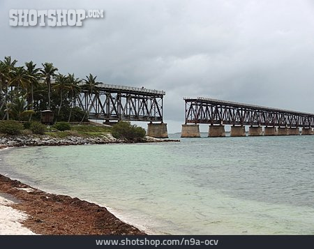 
                Stillgelegt, Florida, Eisenbahnbrücke, Florida Keys                   