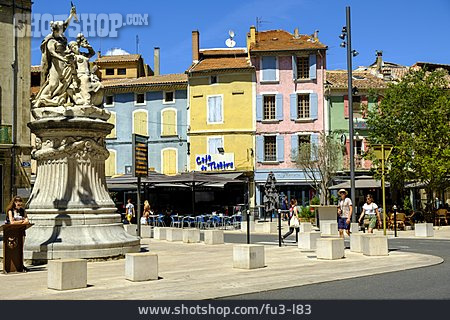 
                Kleinstadt, Wohnhäuser, Provence                   