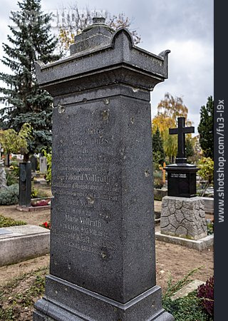 
                Friedhof, Grab, Gedenkstätte                   