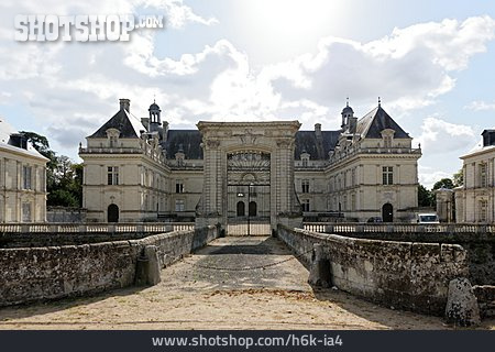 
                Schloss Serrant                   