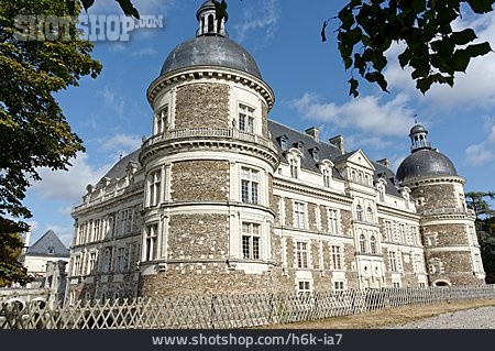 
                Schloss Serrant                   