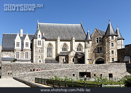 
                Schloss Angers                   