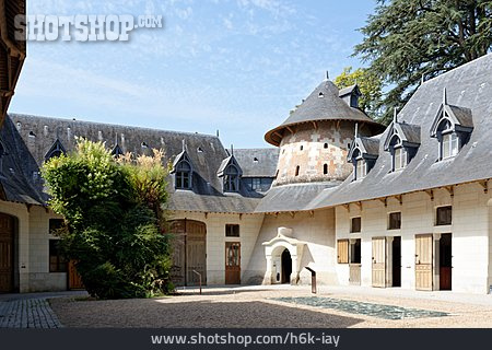 
                Stallung, Schloss Chaumont                   