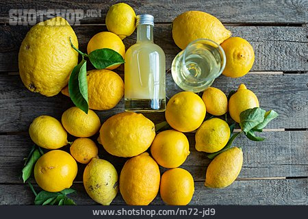
                Limoncello, Zitronenlikör, Zitronen                   
