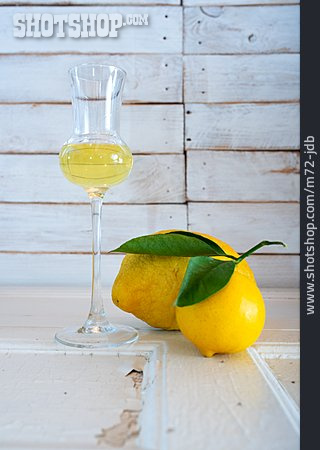 
                Glas, Limoncello, Zitronen                   