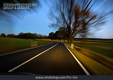 
                Geschwindigkeit, Autofahren, Landstraße                   