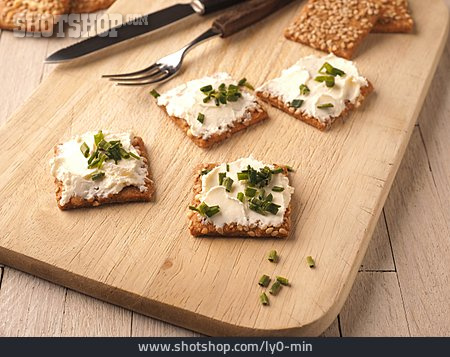 
                Cracker, Frischkäse, Zwischenmahlzeit                   