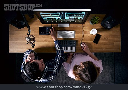 
                Teamarbeit, Digital, Keyboard, Komponieren, Musikstudio                   