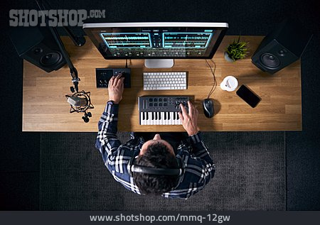
                Komponieren, Produzieren, Elektronische Musik, Musikstudio                   