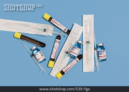 
                Einwegspritze, Impfstoff, Bluttest, Coronavirus, Covid-19                   