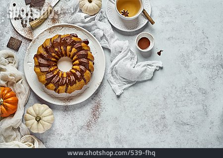 
                Herbstlich, Schokoladenguss, Kürbiskuchen                   