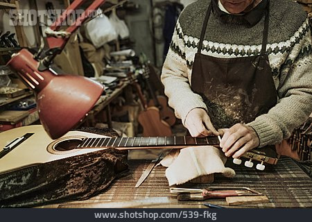 
                Werkstatt, Gitarrenbauer                   