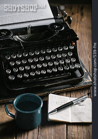 
                Schreibmaschine, Schriftsteller, Notizen, Notizbuch                   