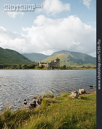 
                Schottland, Burgruine, Kilchurn Castle, Loch Awe                   