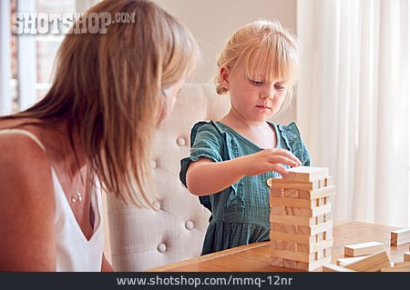 
                Mutter, Spielen, Balance, Tochter, Stapeln, Konzentriert, Bauklötze                   