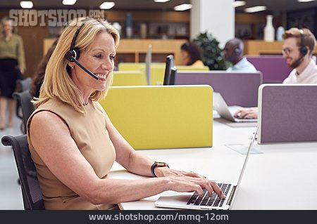 
                Tippen, Hotline, Kundenberaterin, Helpdesk                   