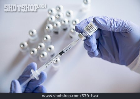 
                Spritze, Impfstoff, Covid-19, Rna-impfstoff                   