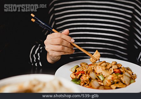 
                Chinesische Küche, Kung Pao Huhn                   