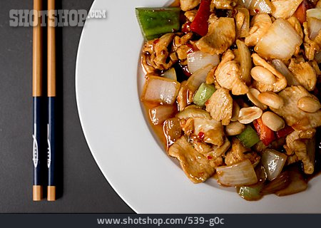 
                Asiatische Küche, Hühnchenfleisch, Kung Pao Huhn                   