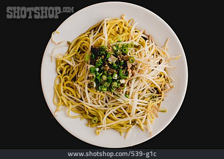 
                Asiatische Küche, Pasta, Sojasprossen                   