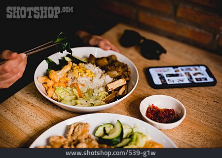 
                Essen, Asiatische Küche, Restaurant, Tellergericht                   