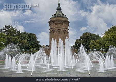 
                Springbrunnen, Wasserspiele, Wasserturm, Mannheim                   
