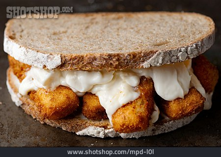 
                Belegtes Brot, Fischstäbchen                   