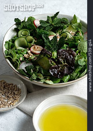 
                Salat, Radieschen, Gurke, Feldsalat, Minze, Spinat, Leichte Kost                   