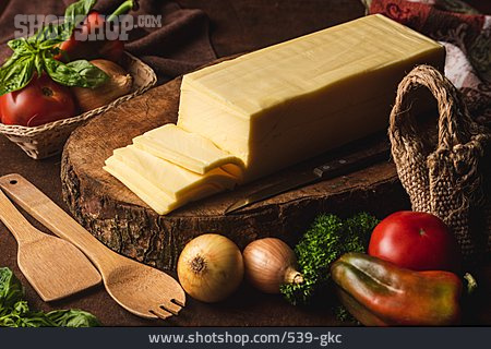 
                Käse, Käsescheibe, Italienischer Käse                   