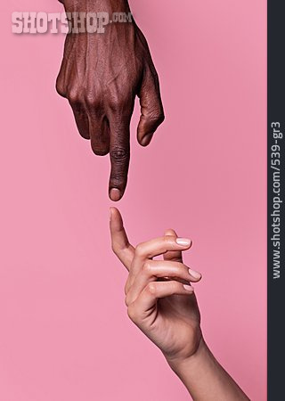 
                Hände, Zeigefinger, Berühren, Kontaktaufnahme, Annäherung, Person Of Color, Weiße                   
