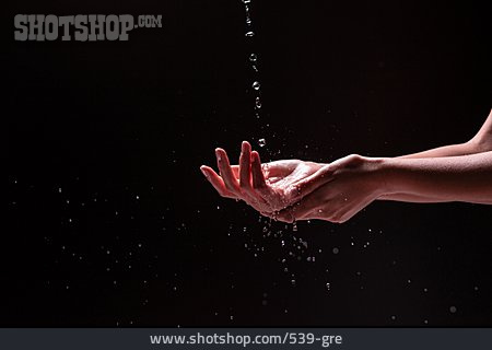 
                Wasser, Hand, Kostbar                   