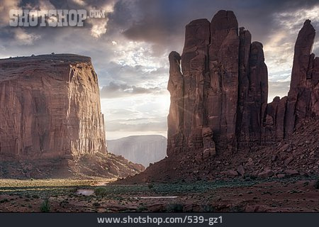
                Monument Valley, Colorado-plateau, Navajo Nation Reservation                   