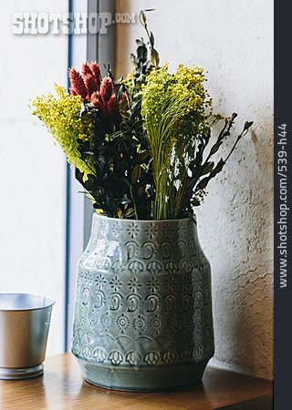 
                Blumenstrauß, Vase                   