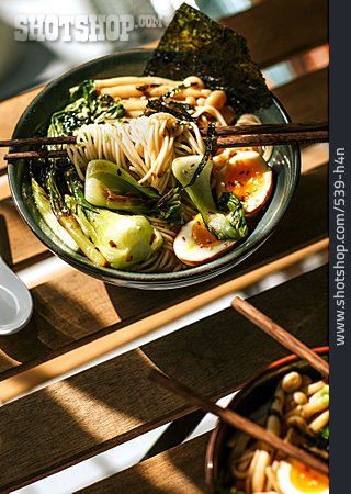 
                Japanische Küche, Nudelsuppe, Ramen                   