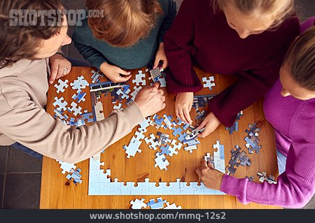 
                Spiel, Familie, Puzzle                   