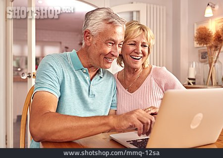 
                Laptop, Online, Seniorenpaar                   