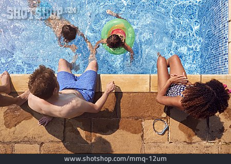 
                Pool, Familie, Kinder, Sommerurlaub                   