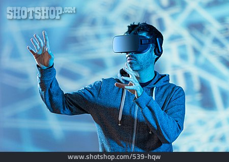 
                Virtuelle Realität, Videobrille, Immersion, Agieren                   