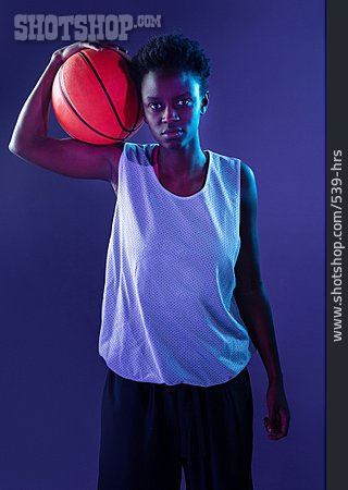 
                Porträt, Lichtstimmung, Basketballerin                   